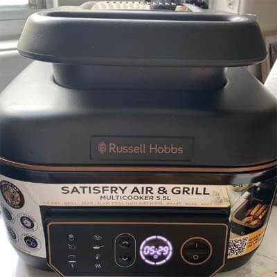 Russell Hobbs SatisFry Air & Grill de cerca